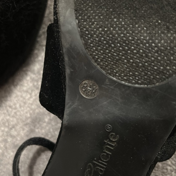 Velvet heels size 8 1/2 - Picture 5 of 7